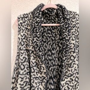 Reversible black and white fuzzy warm cardigan vest flowy